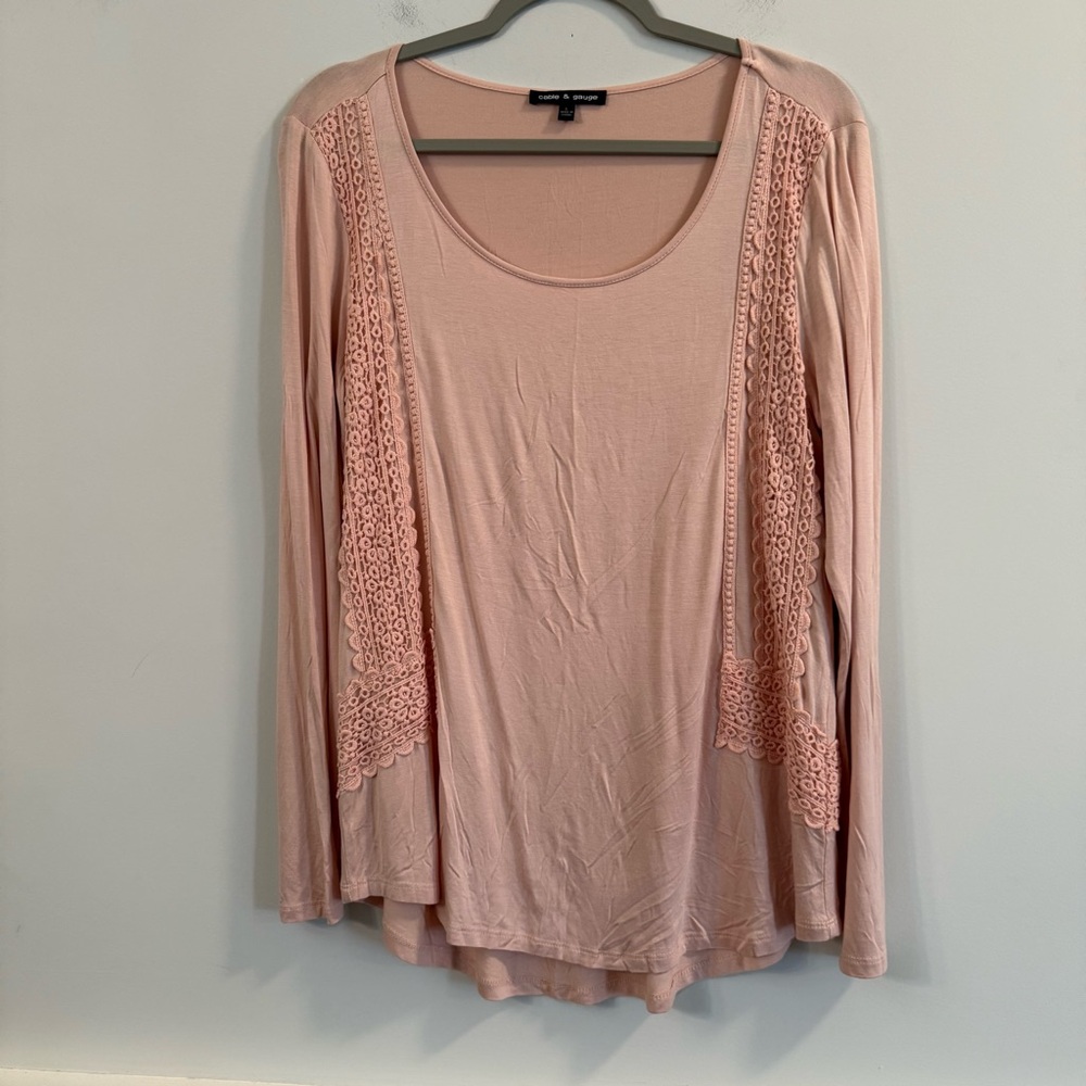 Women’s Cable & Gauge Blush pink Lace Accent Blouse